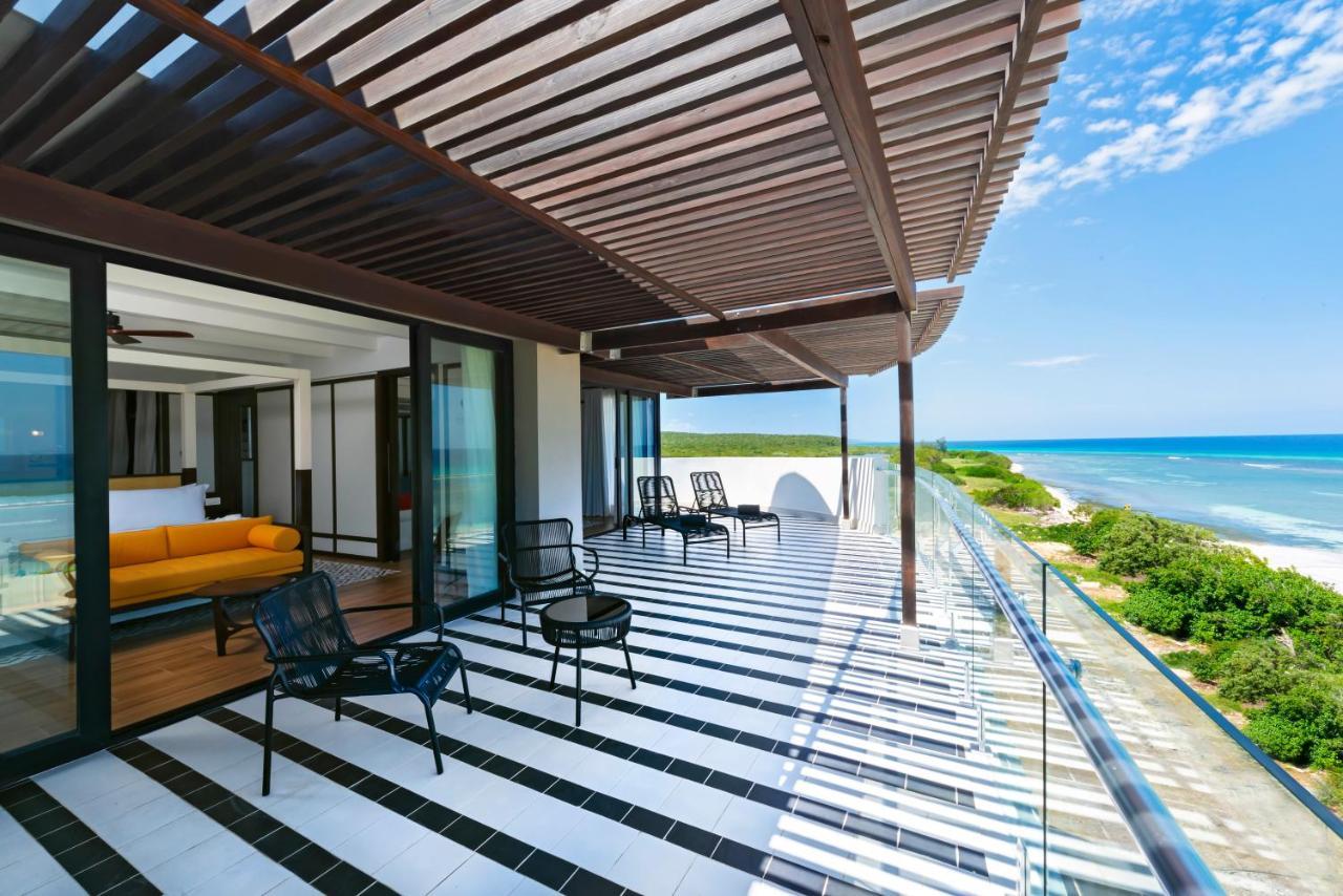 Ocean Eden Bay (Adults Only) Hotel Spring Rises Exterior foto The view from a suite at the Grand at Moon Palace