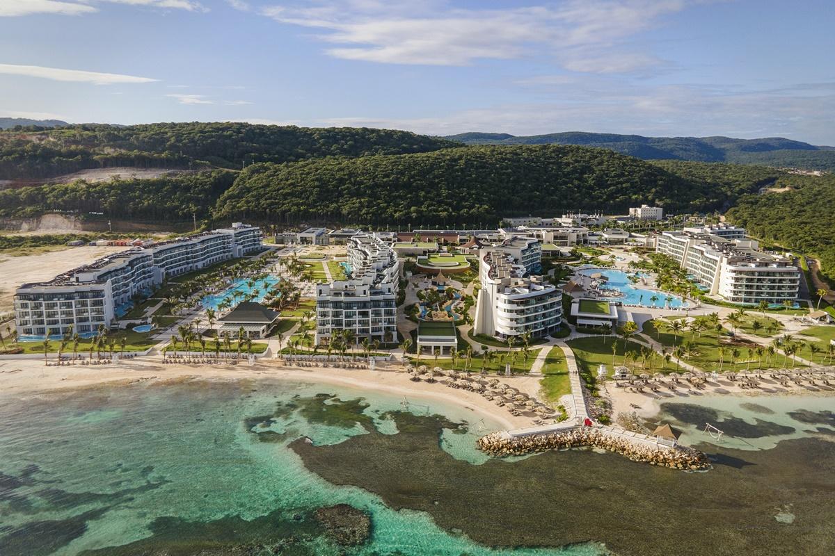 Ocean Eden Bay (Adults Only) Hotel Spring Rises Exterior foto Aerial view of the resort