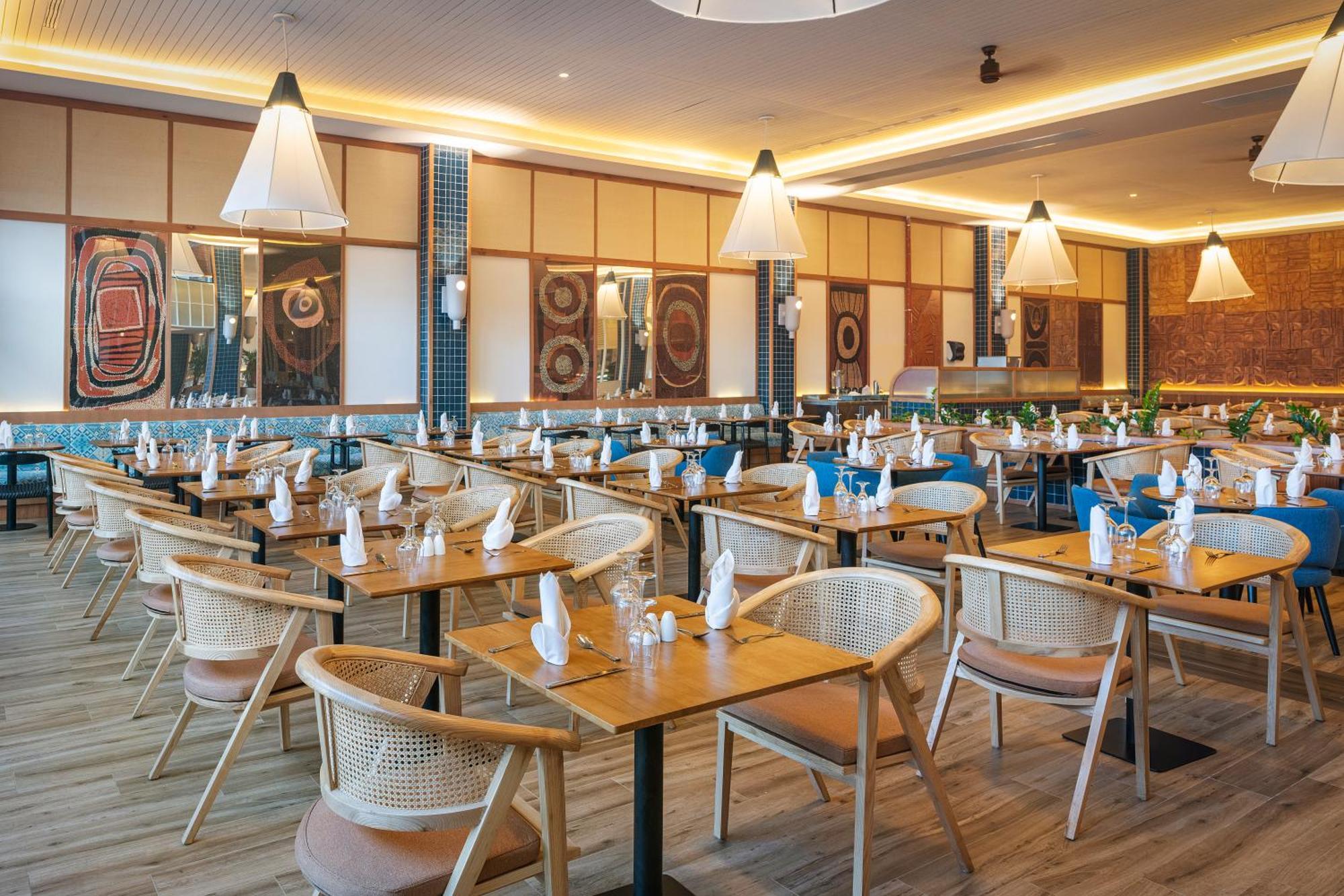 Ocean Eden Bay (Adults Only) Hotel Spring Rises Exterior foto The interior of the restaurant